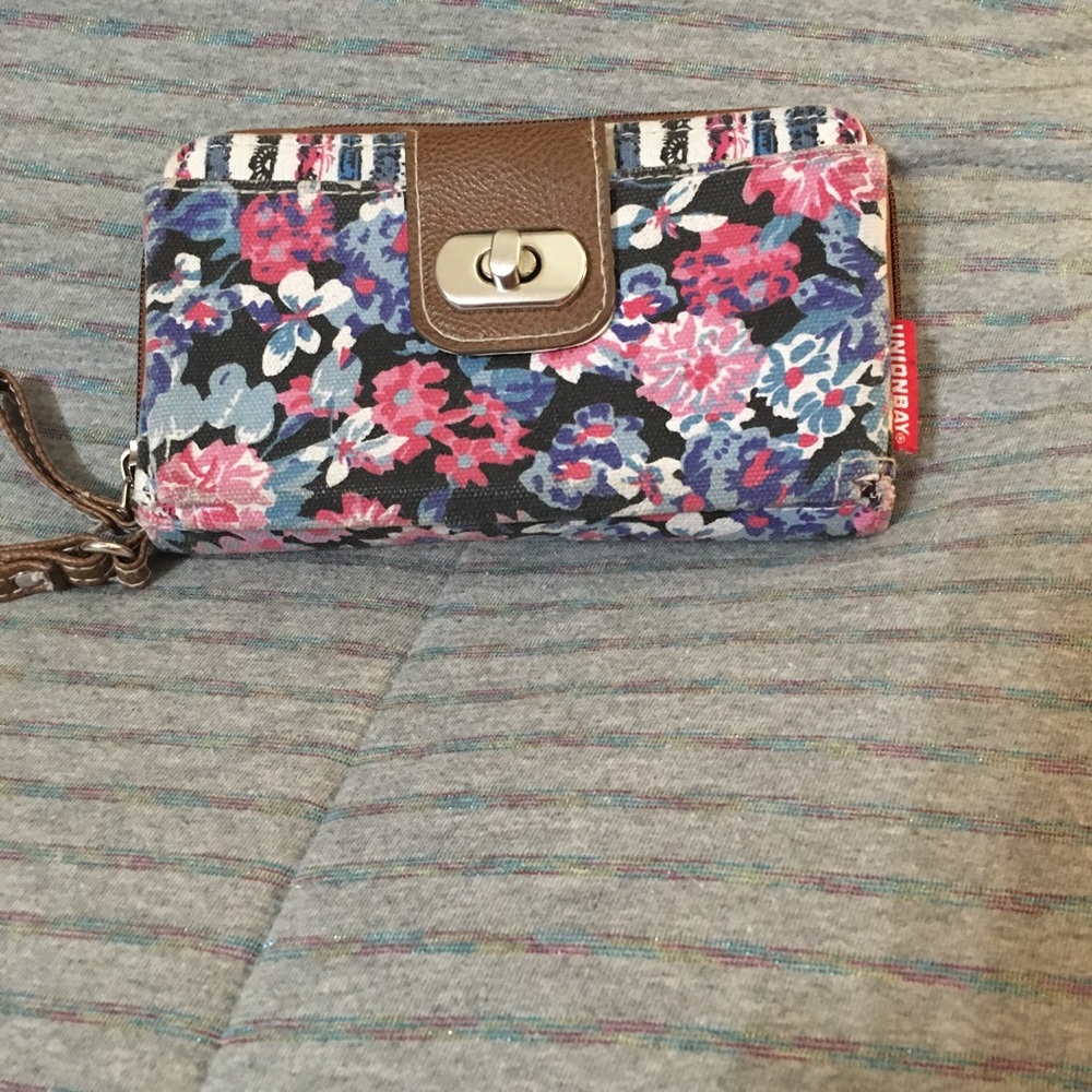 UNIONBAY wristlet/phone holder - Picture 3 of 8
